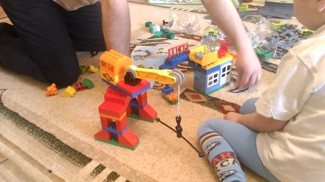 Железнодорожная станция Lego Duplo 10508 Track System, собираем и играем в конструктор.