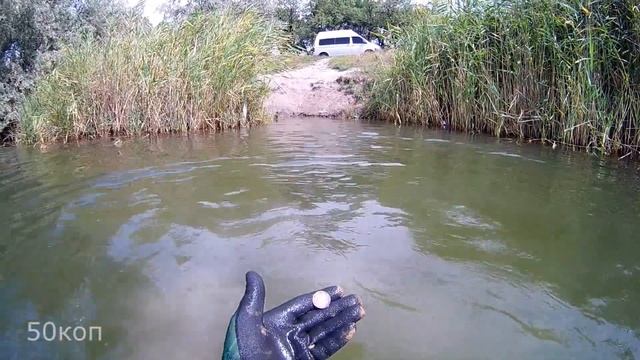 Серебро,Белое золото,бижутерия?Коп под водой на пляже! смотреть онлайн