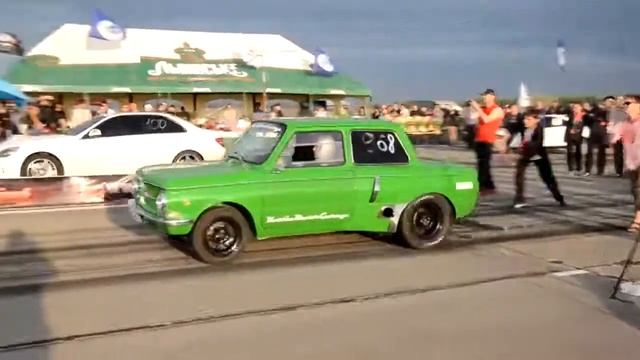 СвершилосЬ!!! Запорожец против Mercedesа смотреть онлайн