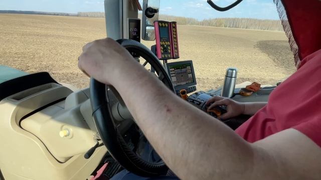 ВПЕРВЫЕ СЕЛ ЗА РУЛЬ JOHN DEERE - Я В ШОКЕ! смотреть онлайн
