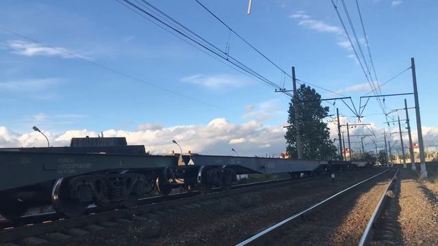 Тепловоз 2ТЭ116-1232 „Боинг” с платформами для контейнеров. смотреть онлайн