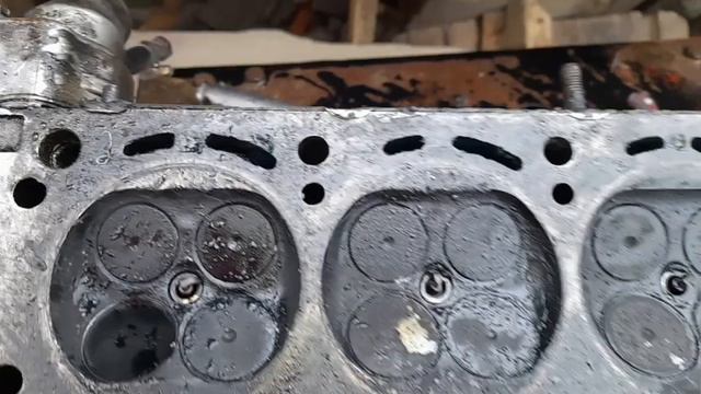 Вот как загнуло клапан на ГБЦ .This is how the valve on the cylinder head was bent. смотреть онлайн