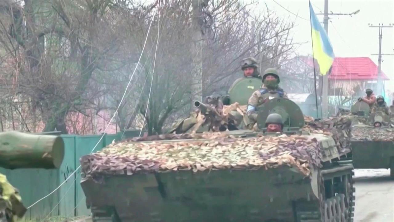 Постановка в Буче: опровергнуть легко, если просле...помнить ролики, появившиеся на пару дней раньше смотреть онлайн