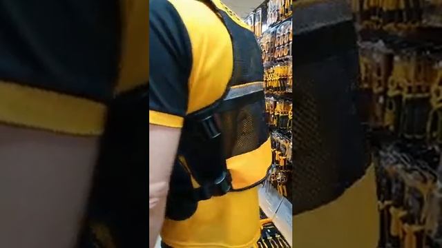 Жилет для инструмента INGCO HTVT0901 INDUSTRIAL смотреть онлайн