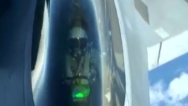 KC-135 Refueling F22 Raptors, Kadena AFB, Okinawa смотреть онлайн