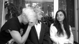 ПЕРВЫЙ ПОЦЕЛУЙ МЛАДШЕГО БРАТА