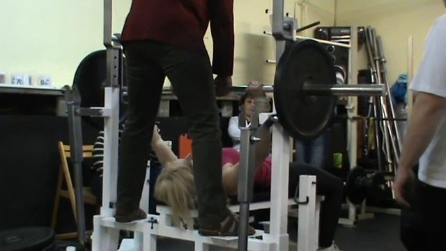 Соревнования по жиму штанги лёжа в честь 70 летия города: Тамилла Безумова смотреть онлайн