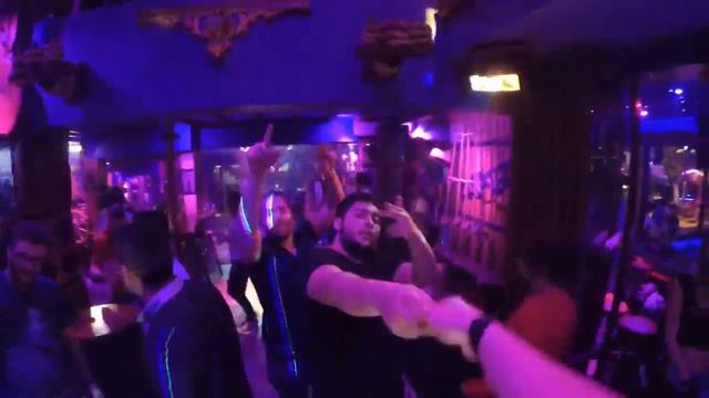 когда взял свою руку тусоваться с нами (Кипр 2016) смотреть онлайн