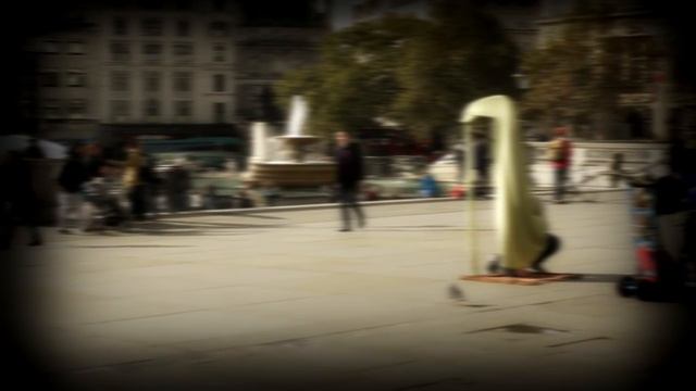 Секрет левитации или человек "сидящий" в воздухе. (Фокус уличных йогов) смотреть онлайн