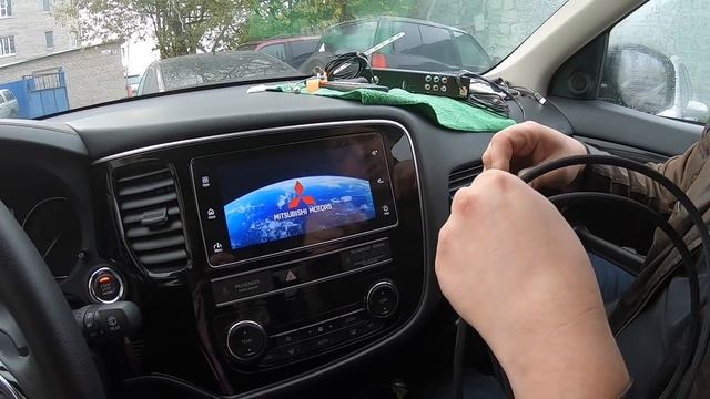 Как подключить HDMI провод для просмотра видео на штатной магнитоле Mitsubishi смотреть онлайн