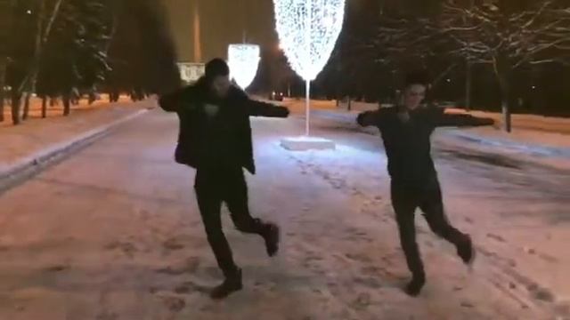 ЛЕЗГИНКА В МОСКВЕ , ПАРК ПОБЕДЫ, КАВКАЗСКИЕ ТАНЦЫ смотреть онлайн