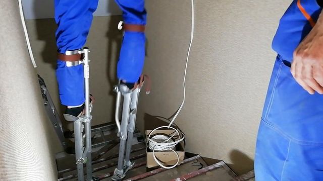 Монтаж над лестницей это "круто)" смотреть онлайн