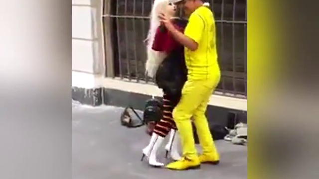 Случай, когда кукла танцует лучше тебя смотреть онлайн