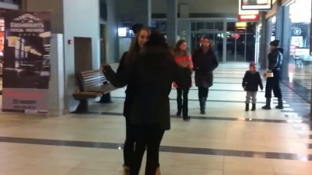 Вальс в ТЦ Большевик смотреть онлайн