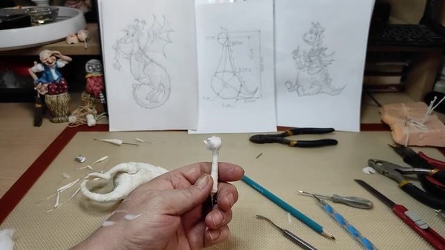 ??Ватная игрушка ДРАКОША СРЕДНЕНЬКИЙ.  Урок 3.  Соединяем ноги с туловищем.  Формируем кисть.