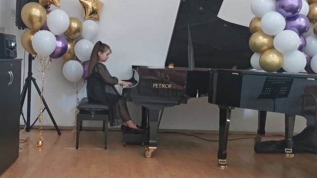 Ксения Куюкина, 3 класс. П. И. Чайковский "Вальс" смотреть онлайн