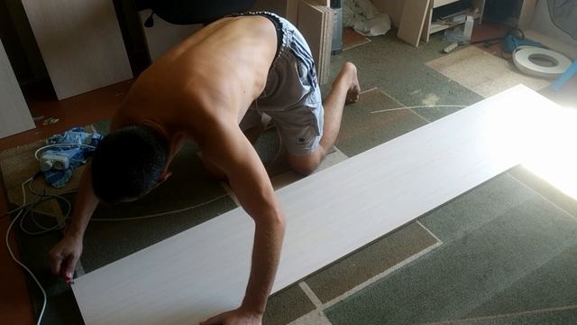 Поклейка меламиновой кромки с клеем на ЛДСП в домашних условиях своими руками