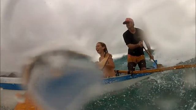 Hawaiian Outrigger Canoe Surfing with Emma смотреть онлайн