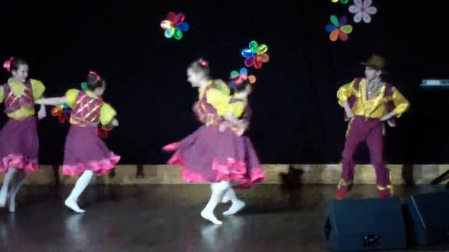 Кантри "Первый парень в нашем ранчо" смотреть онлайн