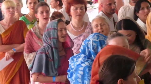 2021.08.11 Киртан и подарки на Вьяса-пуджу. 14-й ретрит учеников. Новый маяпур (Магдалиновка) смотреть онлайн