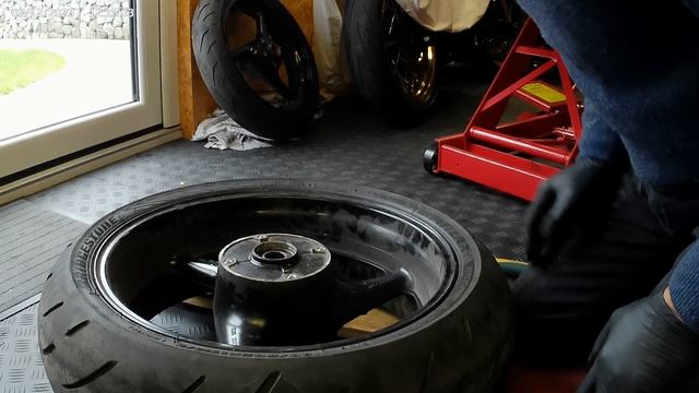 Honda CBR929RR Restomod Episode 3 - Wheel Bearing Removal