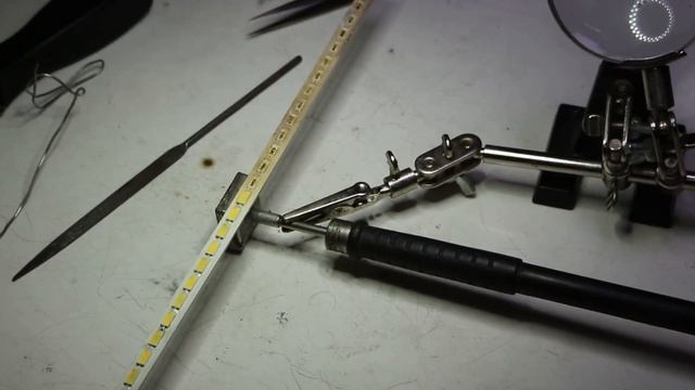 135 Как правильно паять мелкие SMD светодиоды в подсветке телевизора Philips 46PFL5007H/12 смотреть онлайн