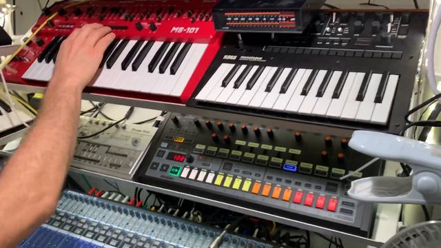 Behringer RD-8 & MS-101 Distortion смотреть онлайн