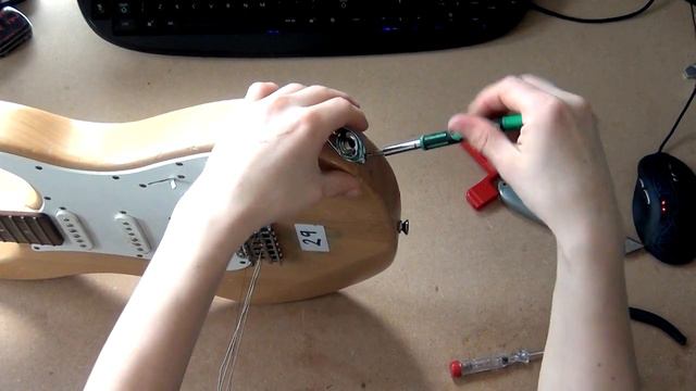 Fixing Broken Headstocks - The 8 Guitars Project Ep. 3 смотреть онлайн