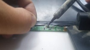 вы не поверьте что можно починить белый экран ноутбука, ремонт матрицы ноутбука