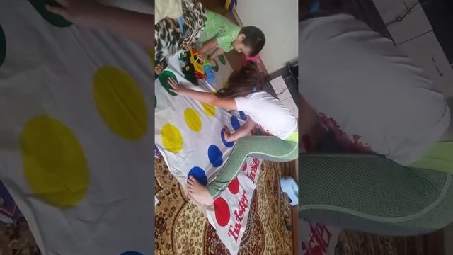 Twister mister play. Игра мистер твистер смотреть онлайн