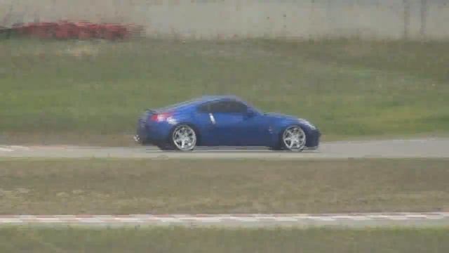 NISSAN 350 Z & 350 Z  **DRIFTING-SIDE WAYS**   TRACK DAY