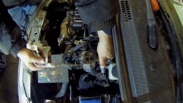 Чистка дроссельной заслонки и клапана контроля холостого хода на Daewoo Matiz 0.8 смотреть онлайн