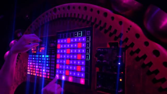 StrawMoonRide • • • A M B I E N T • • • Down Tempo - improv looping session - w/Synthstrom Deluge смотреть онлайн