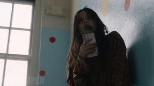 Девочки зашли в школьный туалет и теперь не знают удастся ли им выжить