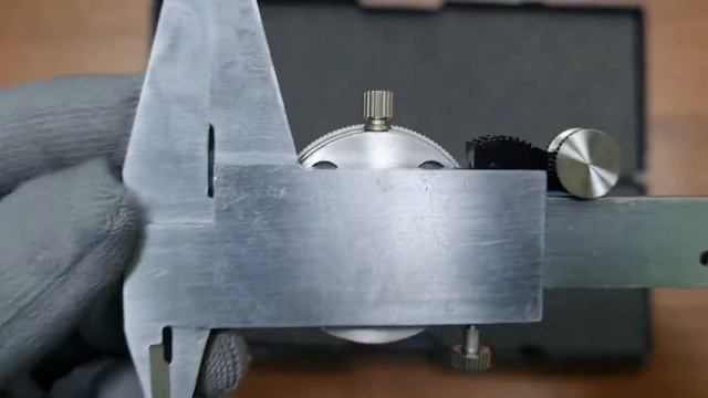 Штангенциркуль Vorel 150 мм 0.02 мм Стрелочный микрометрический (ГМ) смотреть онлайн