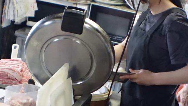 【ドライブイン】ポツンと地味な店構えに通り過ぎてしまいそうなデカ盛り食堂!ご飯も味噌汁も丼サイズの焼肉定食に行列が出来てました