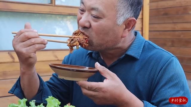 Giant 20-Pound Alligator Snapping Turtle Cooked with Red Oil and Treated My Son | Rural Gourmet смотреть онлайн