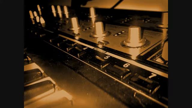 Roland SH-201 VS Eminent 310 смотреть онлайн