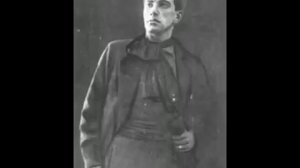 Маяковский (читает "Послушайте")