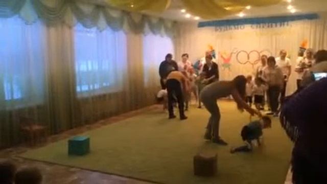 Мама, папа, я - спортивная семья. Садик.Ревне. Средняя группа. 19 января 2017 года.6 смотреть онлайн