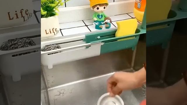 Гаджет для кухни Как легко хранить мелочи на кухне в специальной полочке #shorts смотреть онлайн