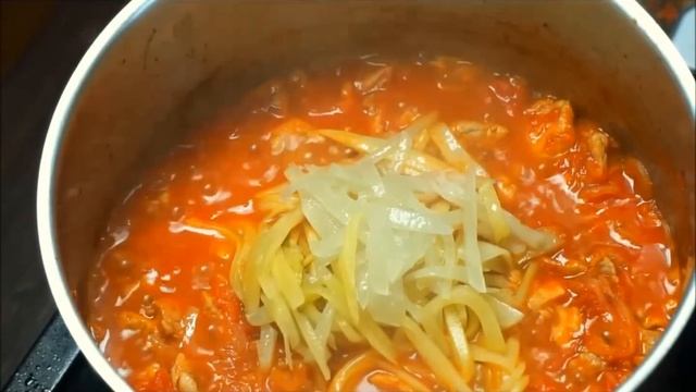 Солянка сборная, мясная, приготовленная простым, но эффективных способом смотреть онлайн