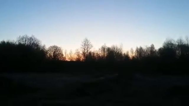 парень играет красивую мелодию смотреть онлайн