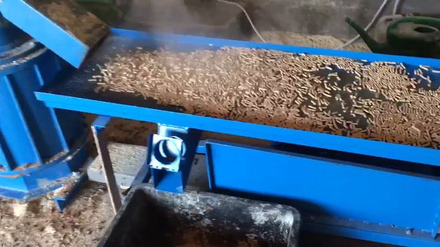 Linia do peletu BTZS350 granulator SJ30 produkcji BRIKOL смотреть онлайн