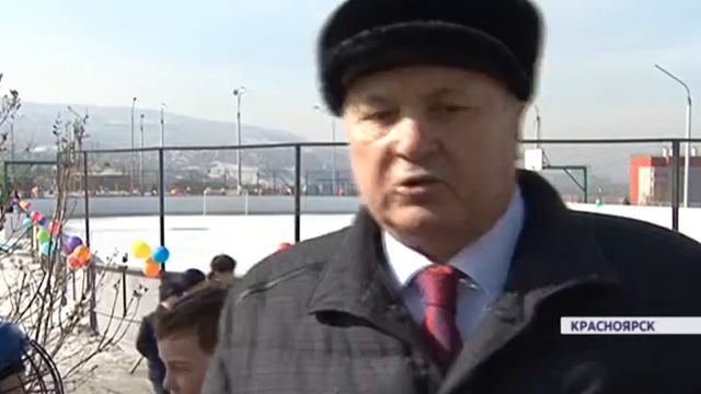 В красноярской школе ребят с малых лет учат играть в русский хоккей