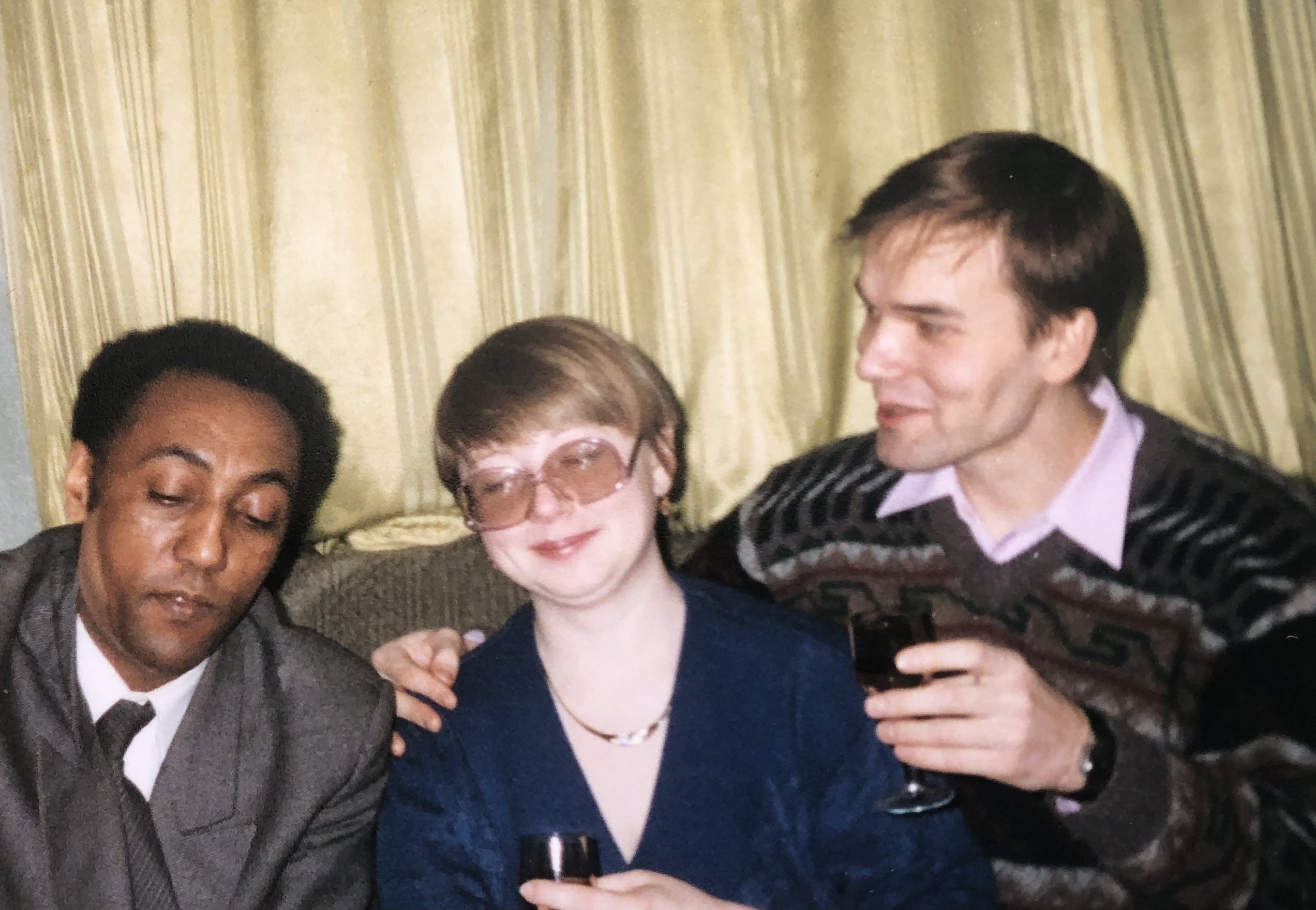 Почему вокруг безлюдье?