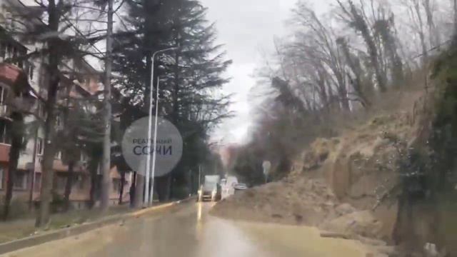 6 марта на улице Лесная в Адлерском районе Сочи произошел очередной оползень. смотреть онлайн