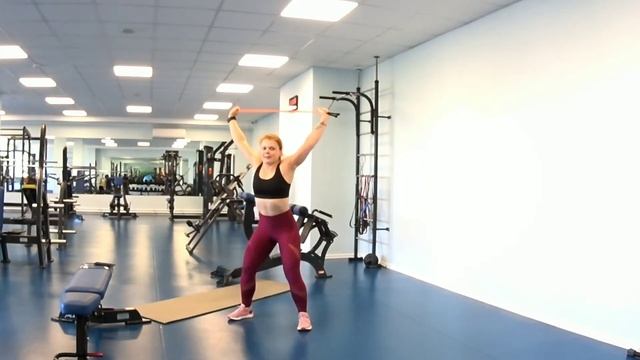 Универсальная круговая разминка со скакалкой. Утренняя зарядка для девушек и не только смотреть онлайн