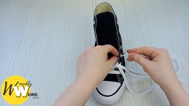 HOW TO LACE CONVERSE (STANDARD Way) смотреть онлайн