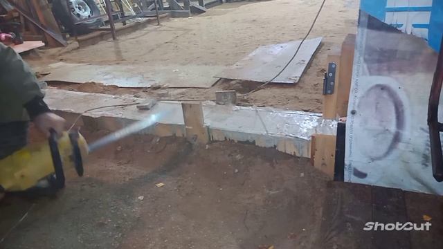 Разгребаю хлам...Готовлю место под огород...Делаю временный заезд в гараж... смотреть онлайн